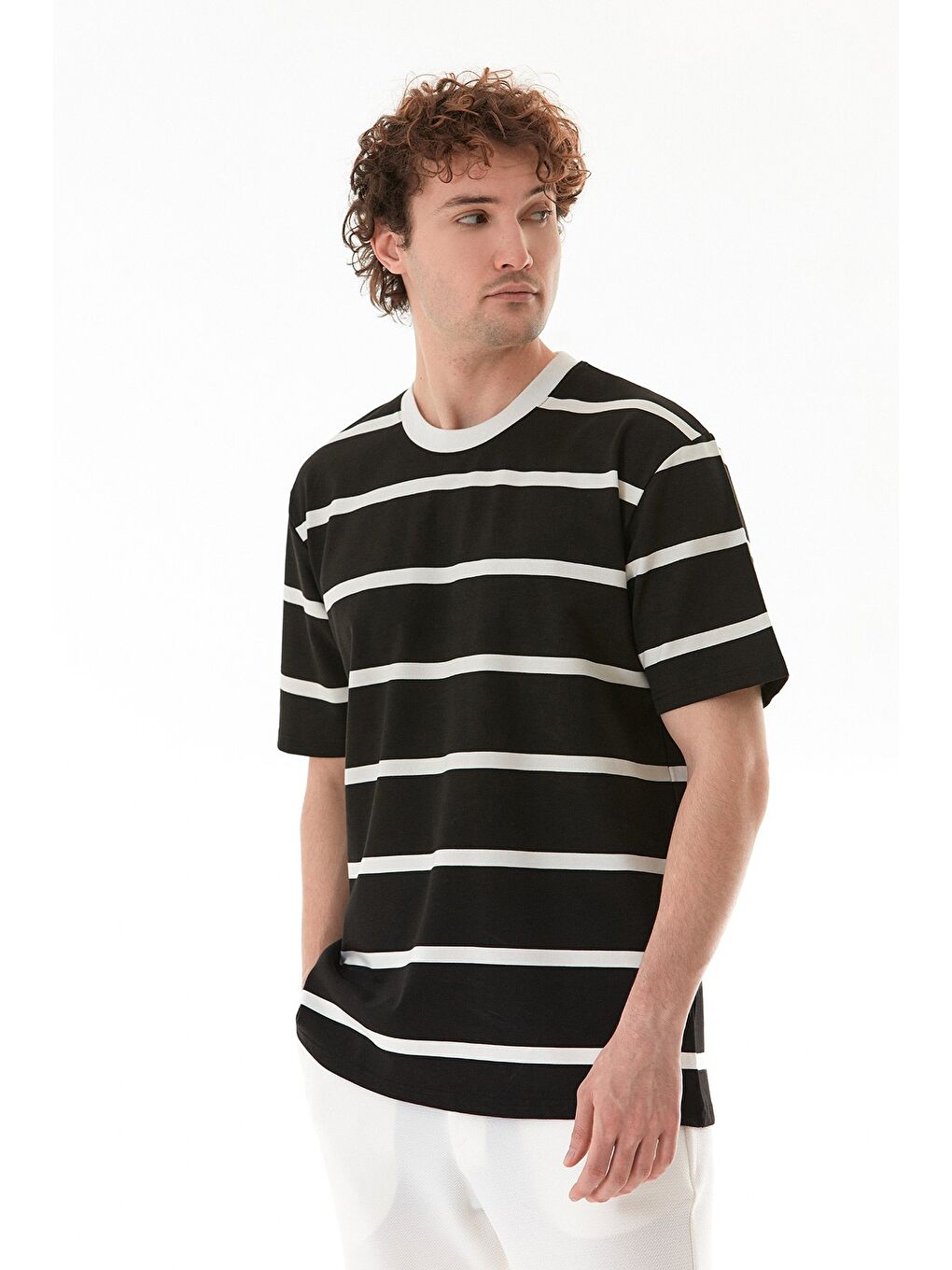 Siyah Çizgili Bisiklet Yaka Oversize Tişört-2