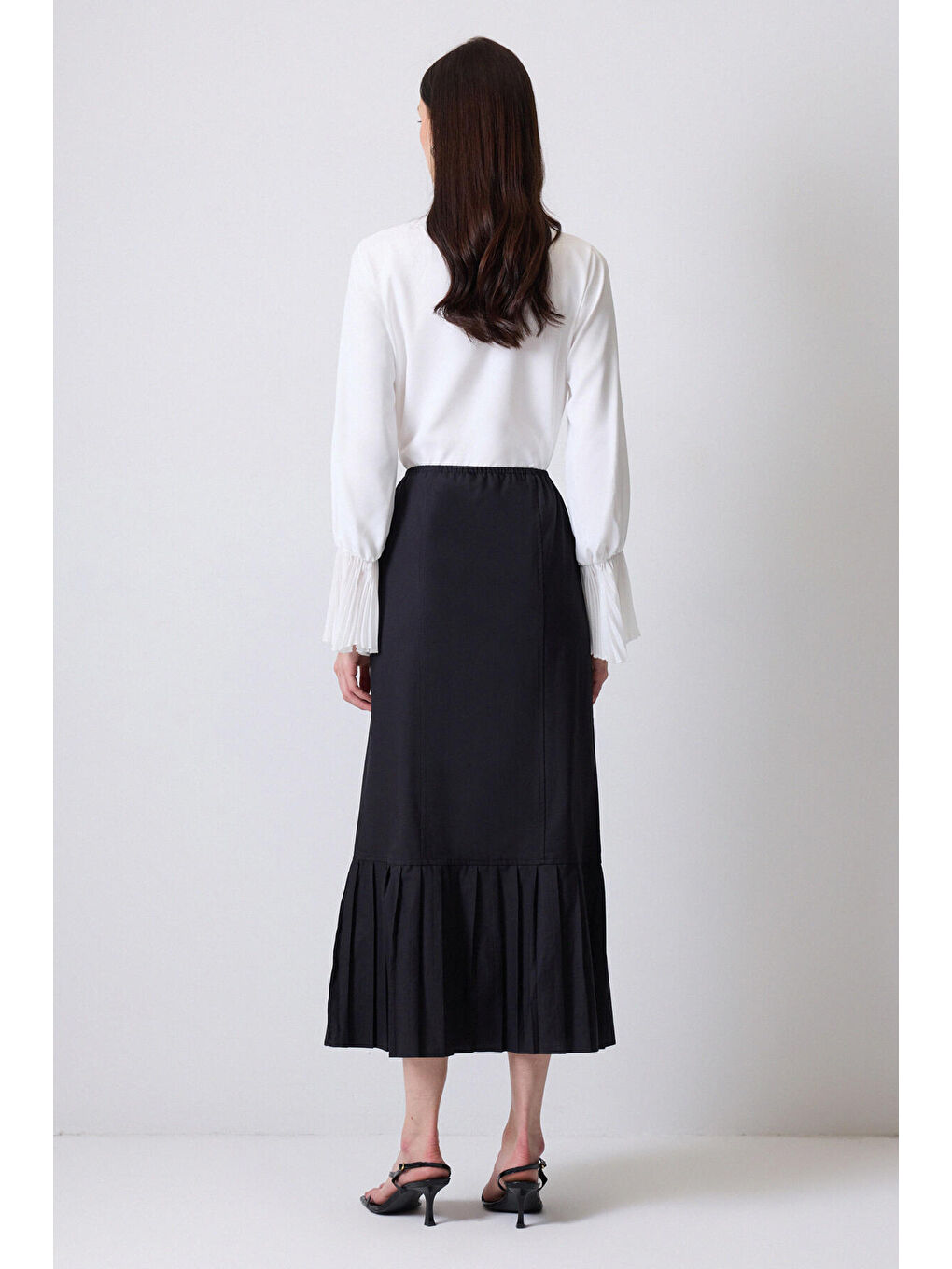 Siyah Beli Lastikli Pileli Etek-4