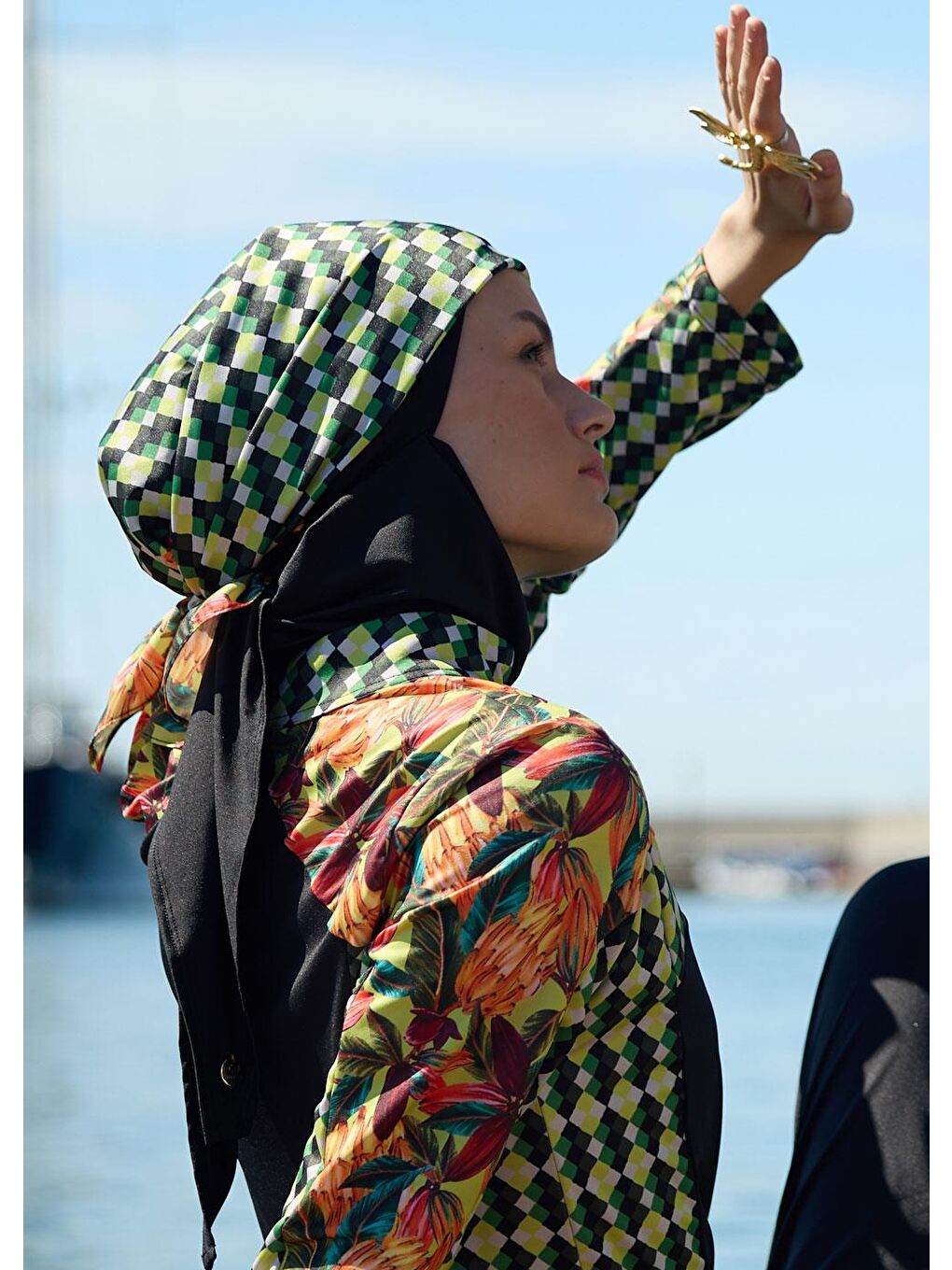 Siyah Fit Yeşil Çiçekli Mayo Üstü-1