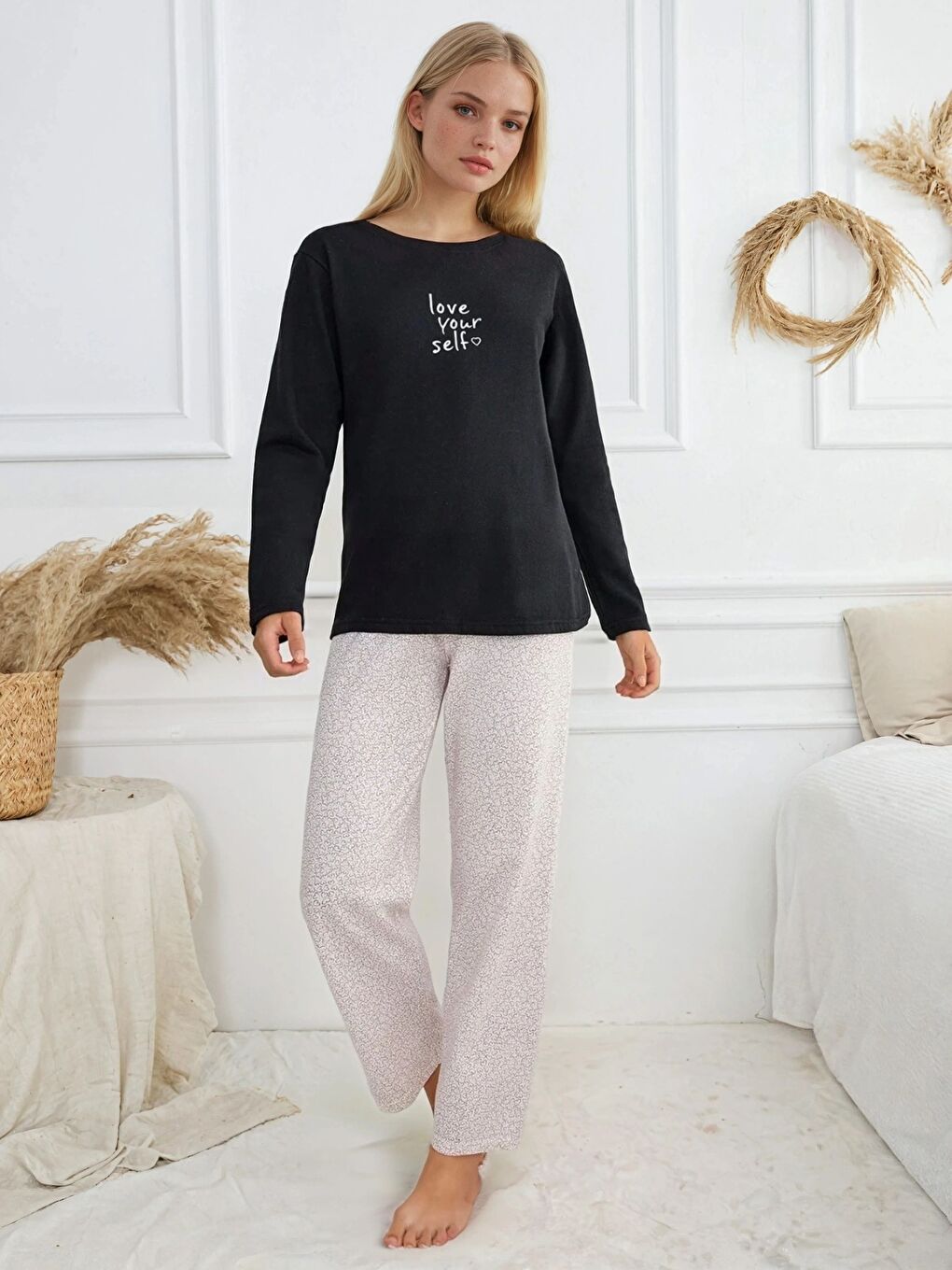 Siyah Baskılı Uzun Kollu Desenli Pijama Takımı-1