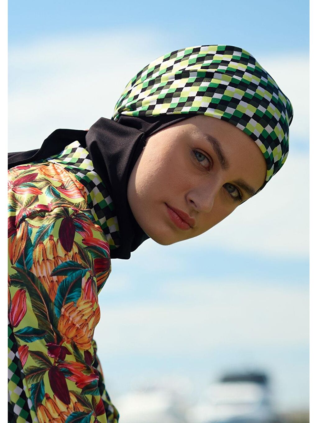 Siyah Fit Yeşil Çiçekli Mayo Üstü-3