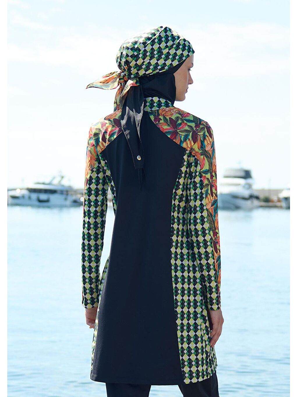 Siyah Fit Yeşil Çiçekli Mayo Üstü-4