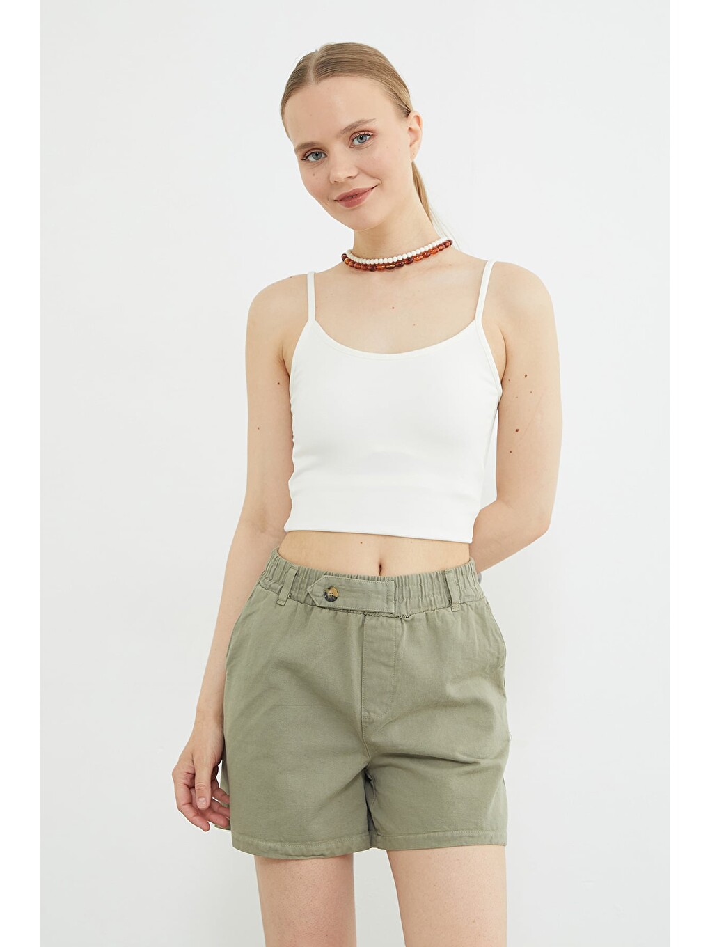 Haki Beli Lastikli Düğme Detaylı Gabardin Şort-3