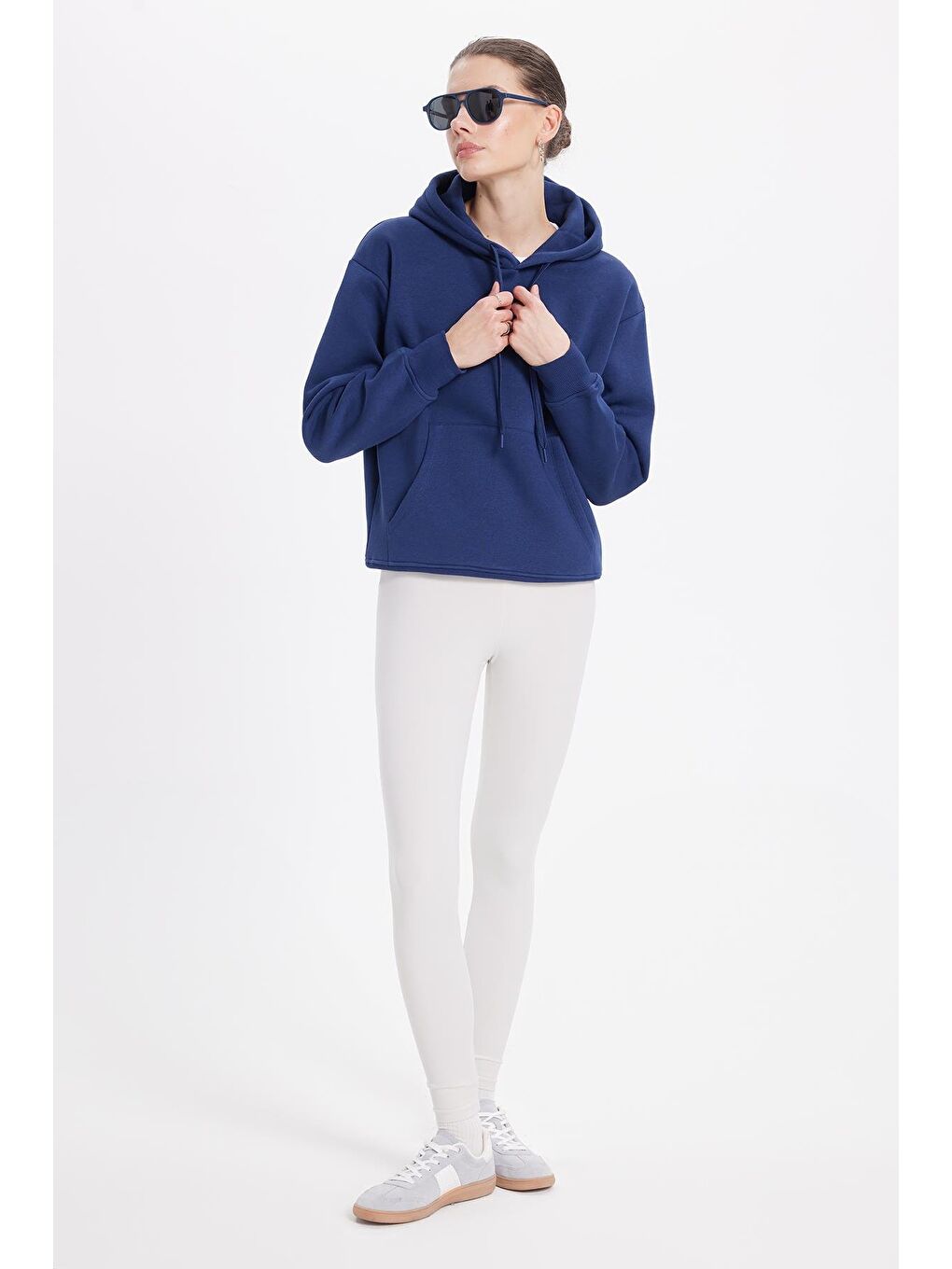 Kadın Oversize Geniş Kesim Pamuklu Yumuşak Dokulu İçi Polarlı Basic Lacivert Kapüşonlu Sweatshirt-1