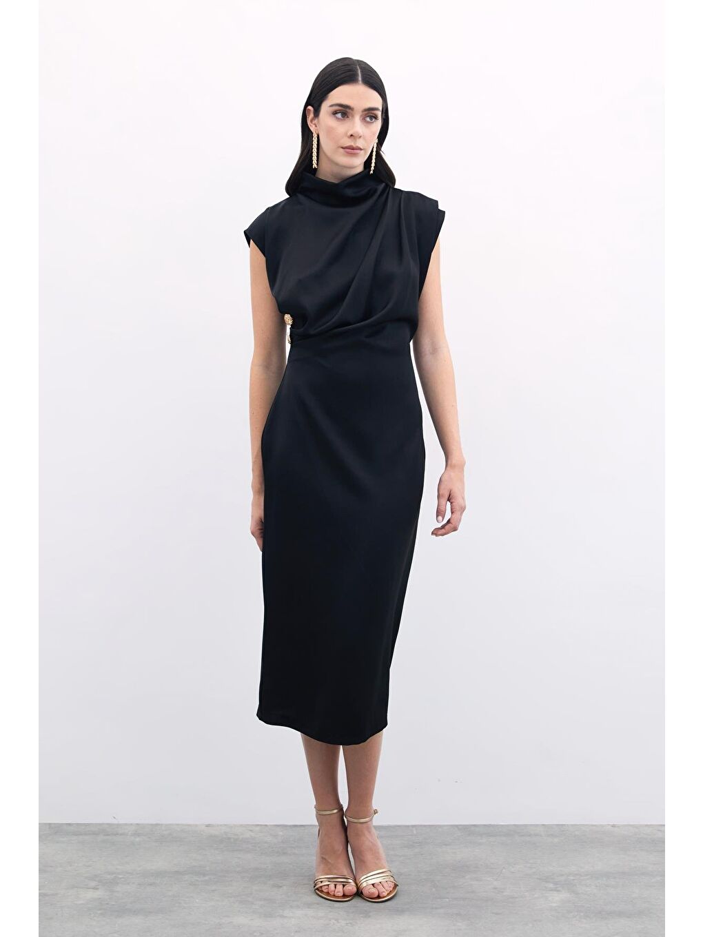 Düğme Detaylı Uzun Elbise - Siyah