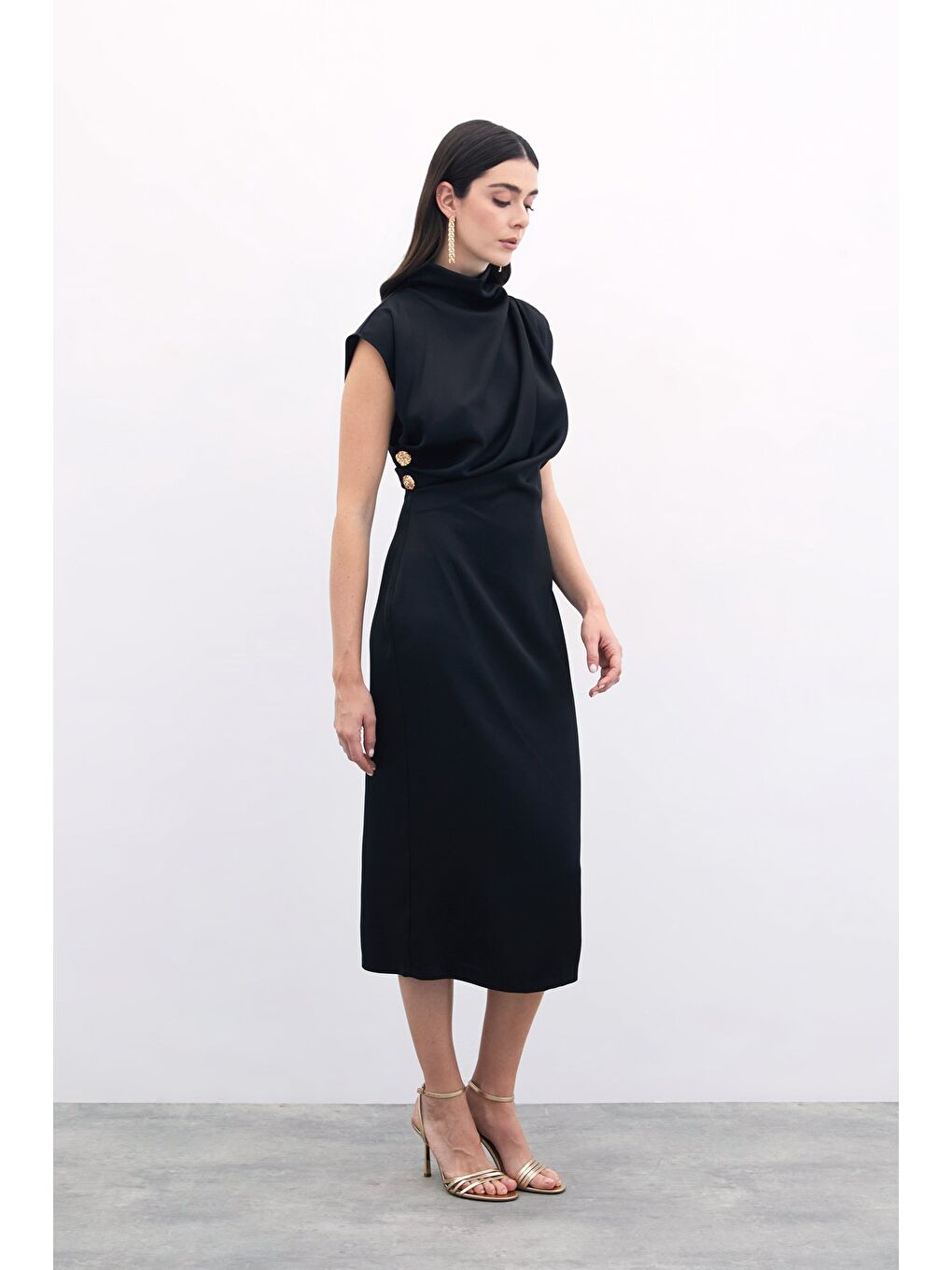 Düğme Detaylı Uzun Elbise - Siyah-1