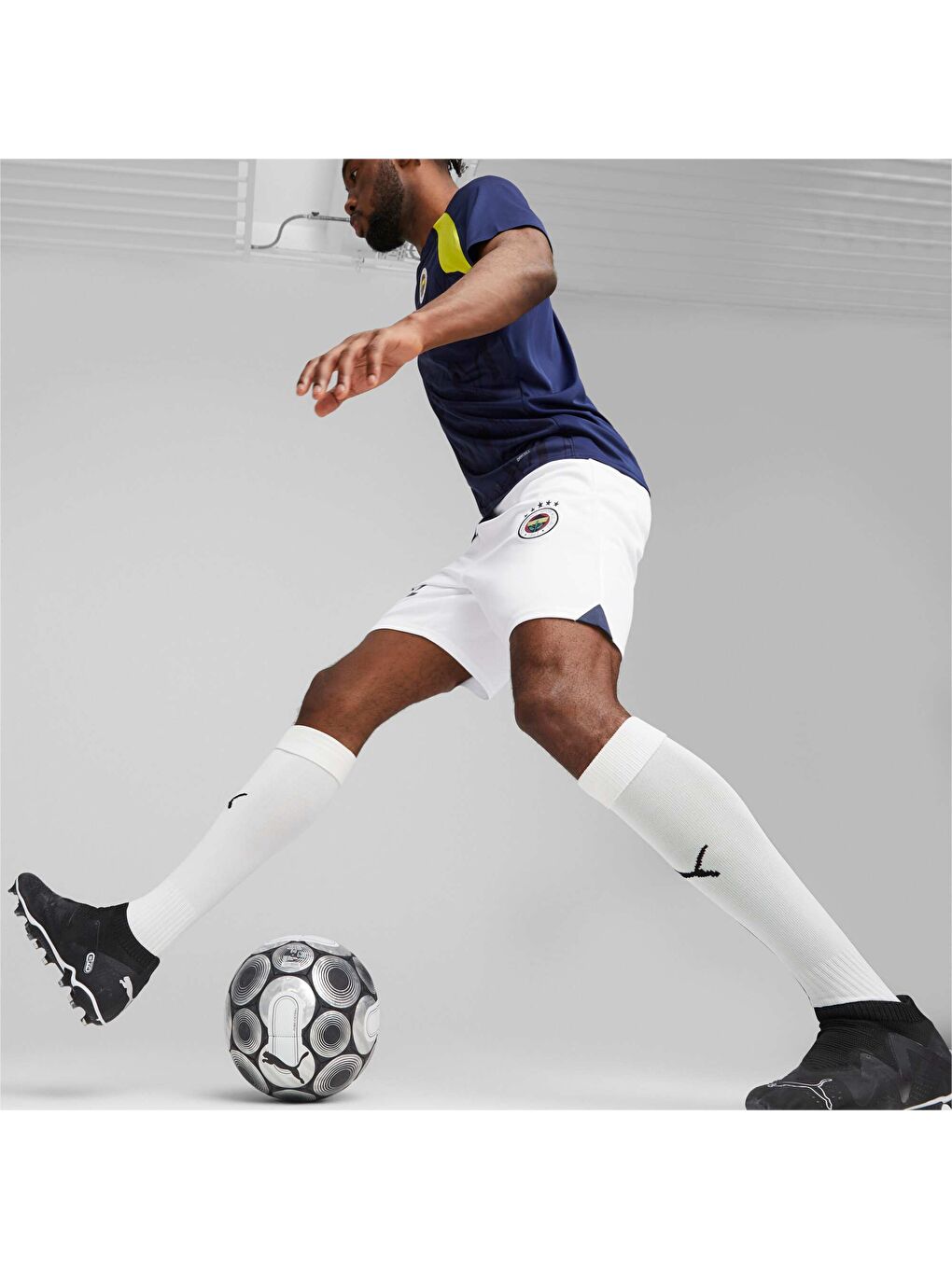 Beyaz Fenerbahçe S.K. 23/24 Erkek Şort-1