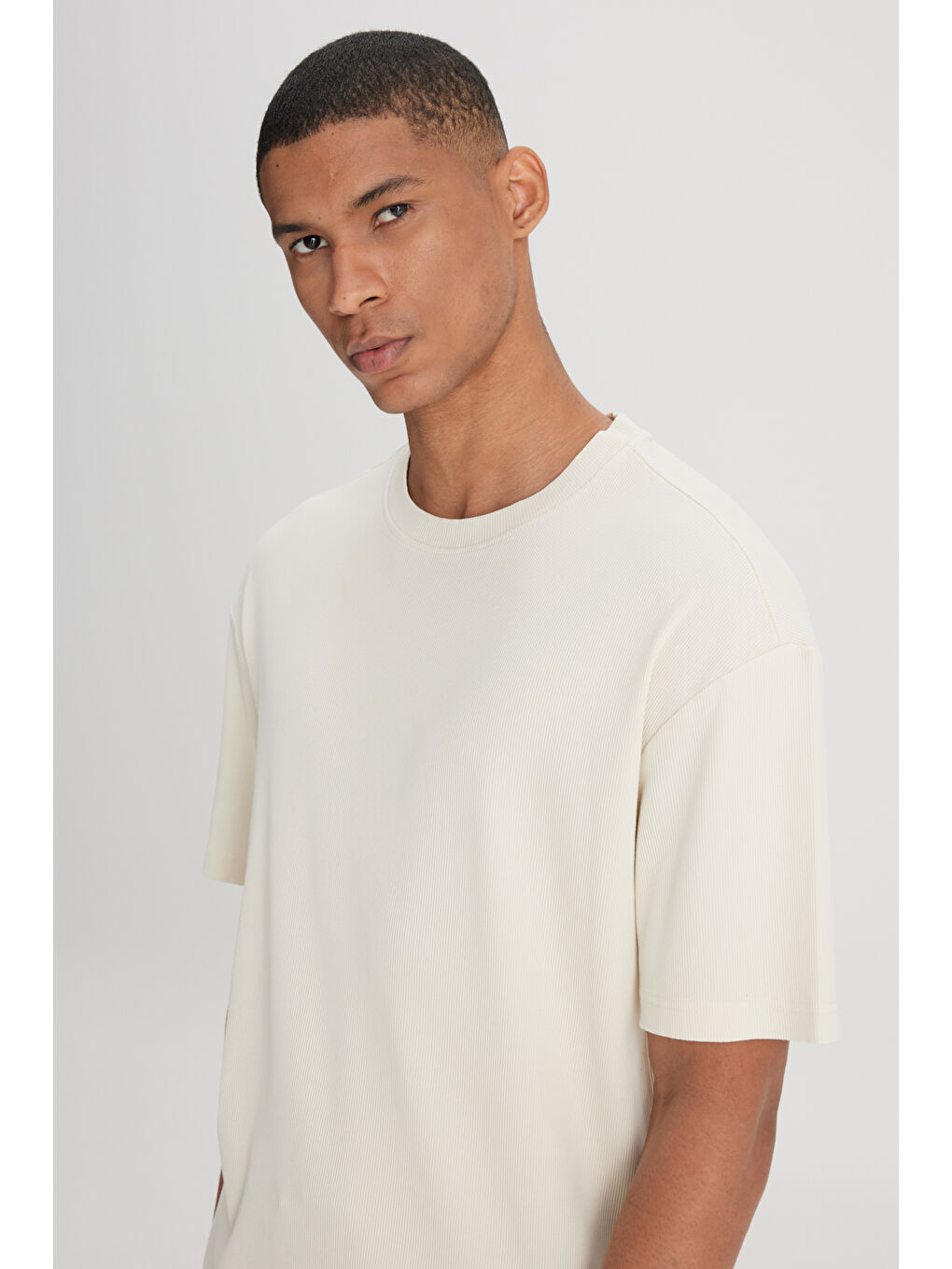 Loose Fit Bisiklet Yaka Bej Tişört-3