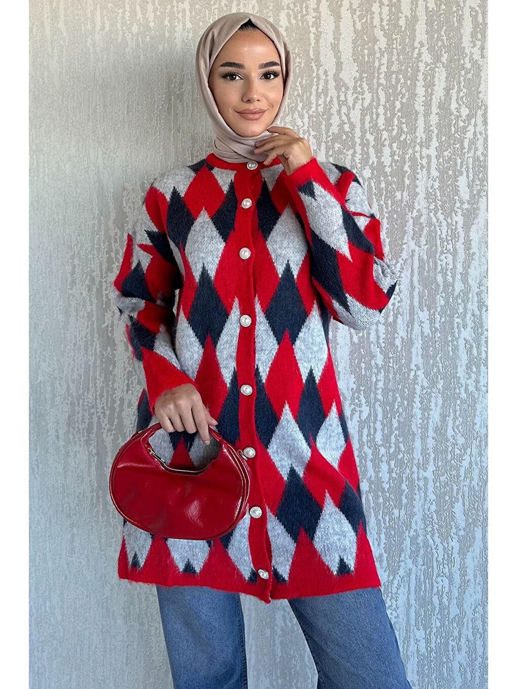 Kırmızı İnci Düğmeli Geometrik Desenli Tesettür Triko Hırka (s-m-l-xl Beden Uyumludur.)-1
