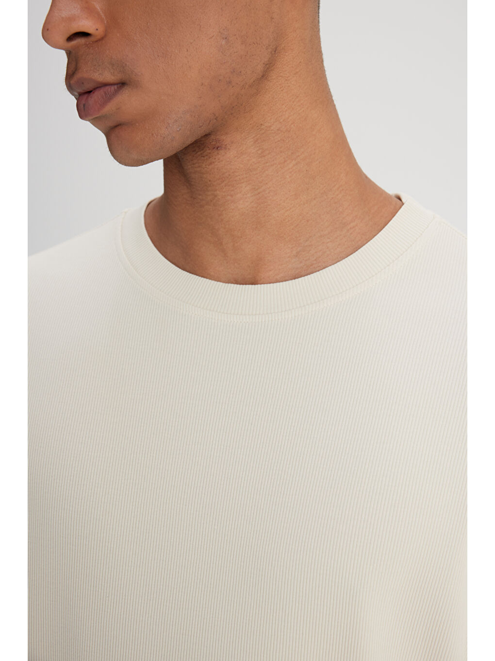 Loose Fit Bisiklet Yaka Bej Tişört-4