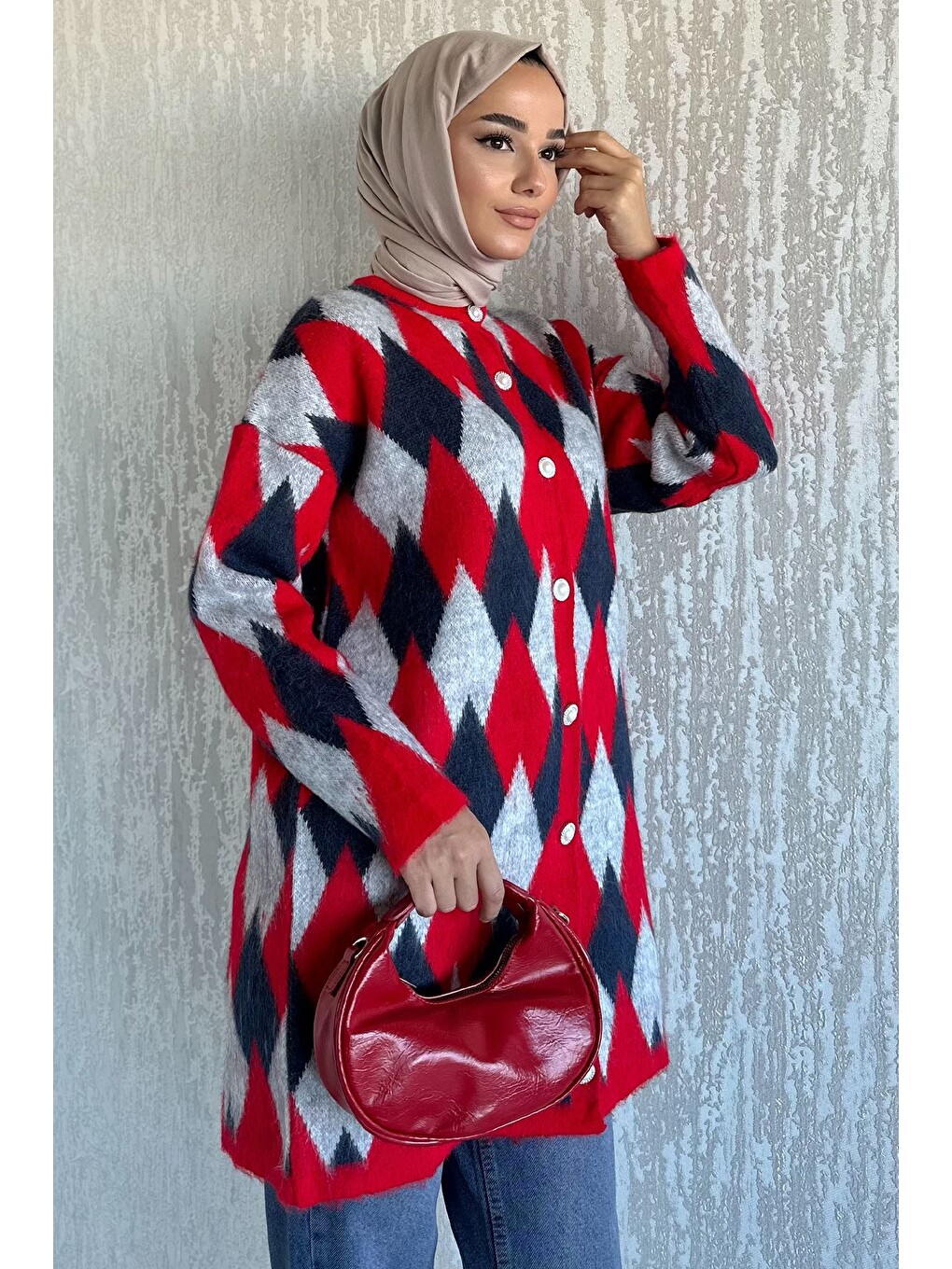 Kırmızı İnci Düğmeli Geometrik Desenli Tesettür Triko Hırka (s-m-l-xl Beden Uyumludur.)-3
