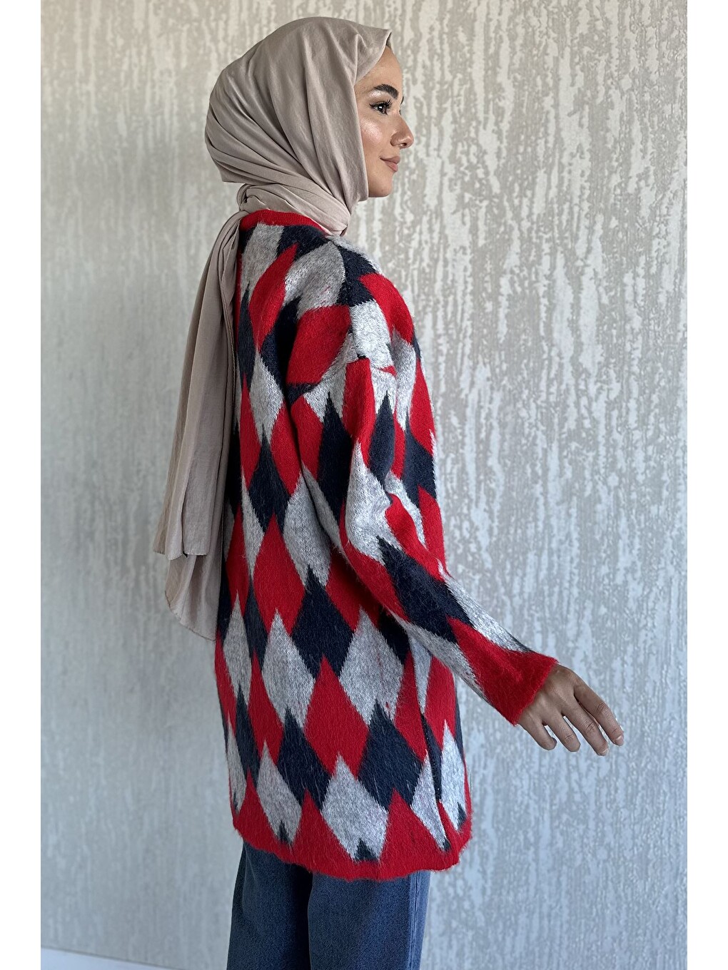 Kırmızı İnci Düğmeli Geometrik Desenli Tesettür Triko Hırka (s-m-l-xl Beden Uyumludur.)-6