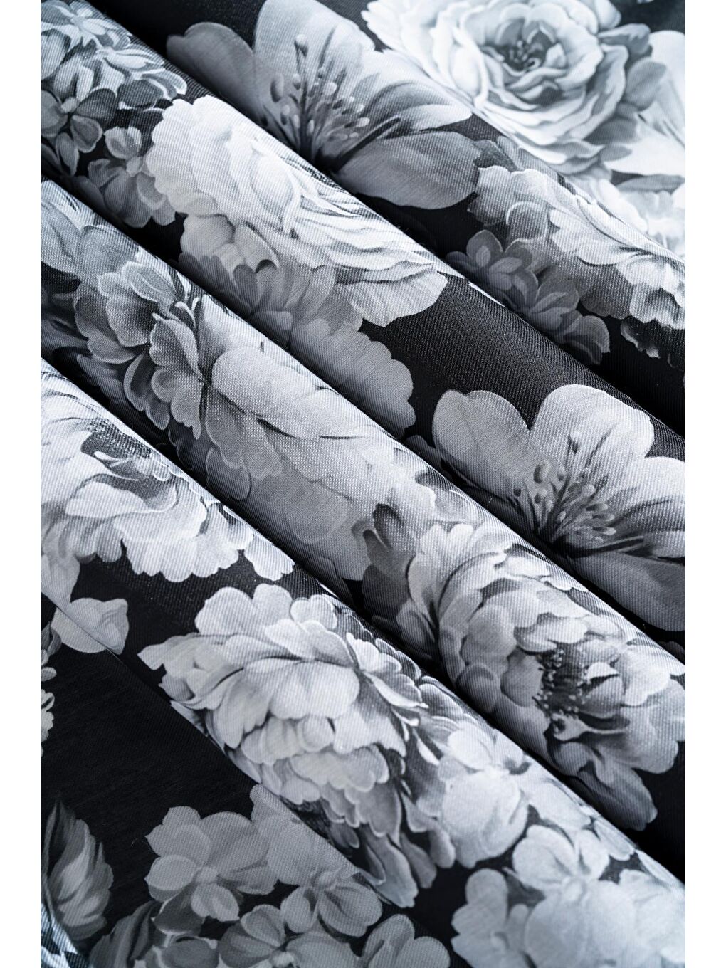 Siyah Kadın Tesettür Digital Baskılı Gül Desen Eşarp-2