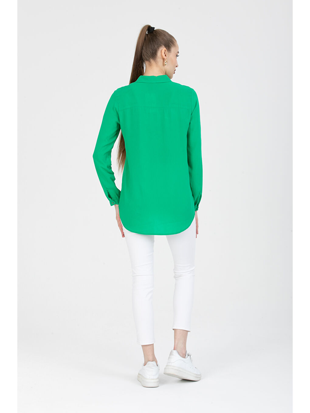 Yeşil Arkası Uzun Tiril Tiril Viskon Kadın Gömleği-1