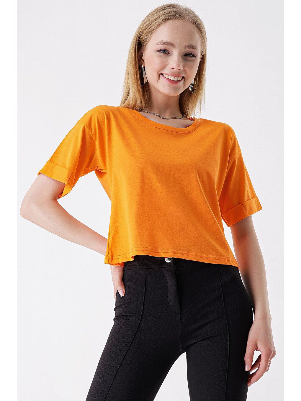Turuncu Penye Kol Katlamalı Kısa T-SHİRT