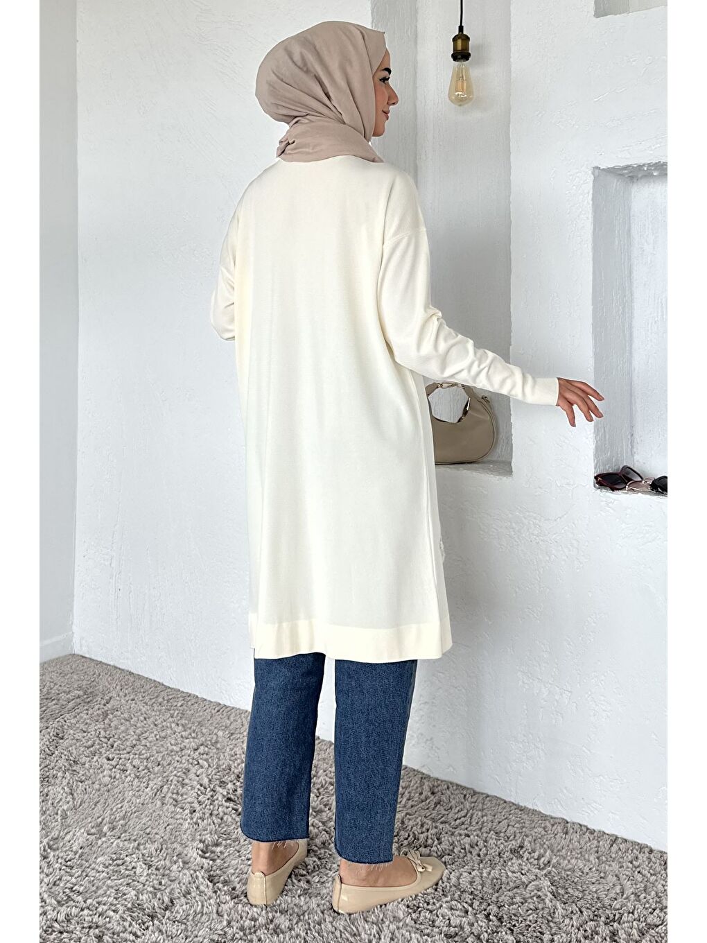 Ekru Gülseli Çiçek Fistolu Taş İşlemeli Ön Düğmeli Tesettür Triko Hırka-2