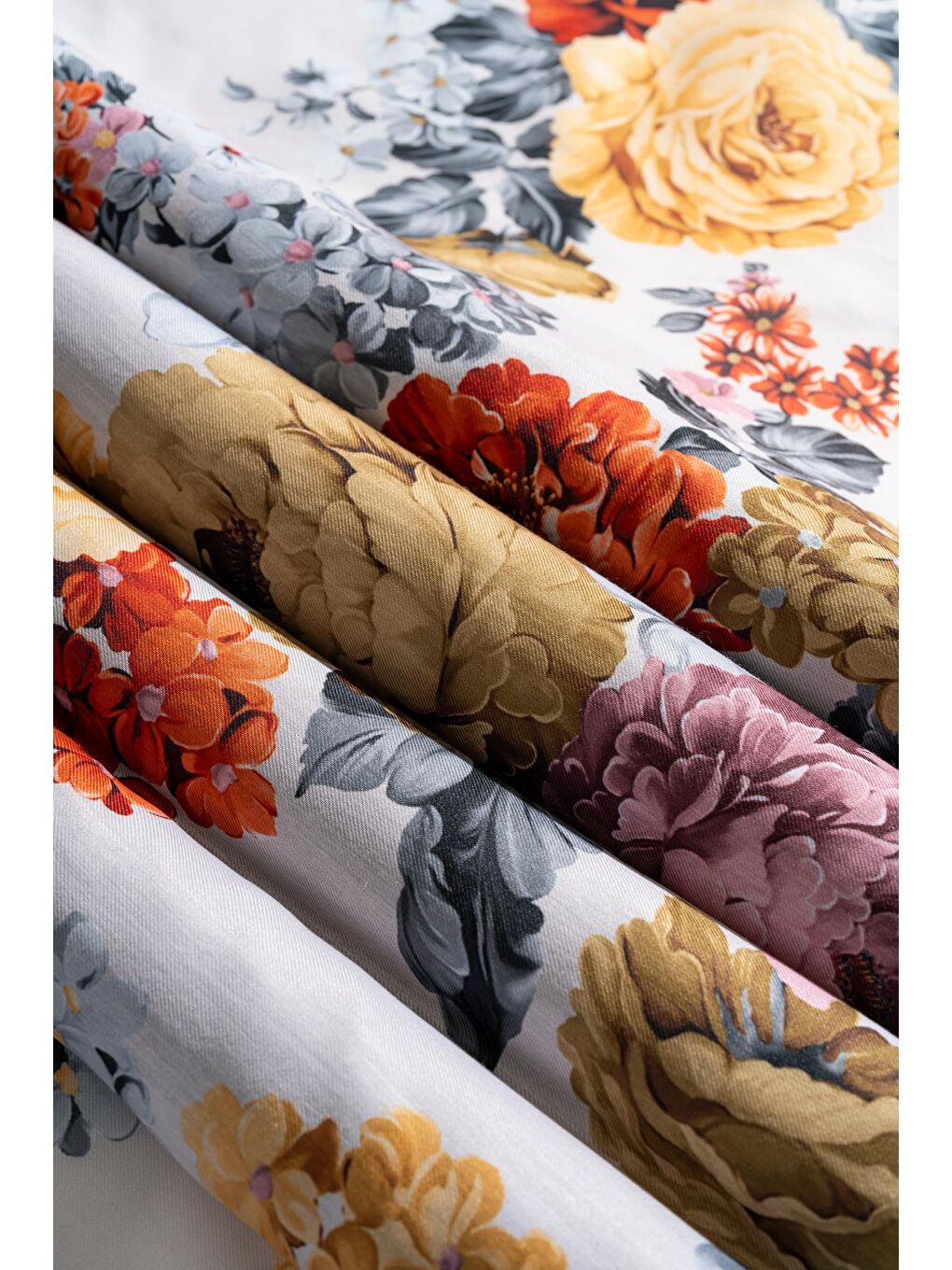 Gri Kadın Tesettür Digital Baskılı Gül Desen Eşarp-2