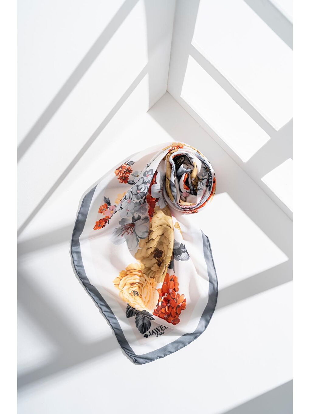 Gri Kadın Tesettür Digital Baskılı Gül Desen Eşarp-3