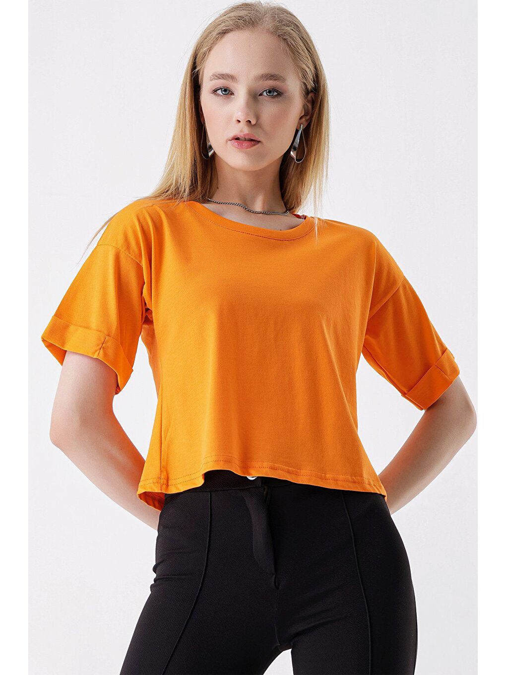 Turuncu Penye Kol Katlamalı Kısa T-SHİRT-1