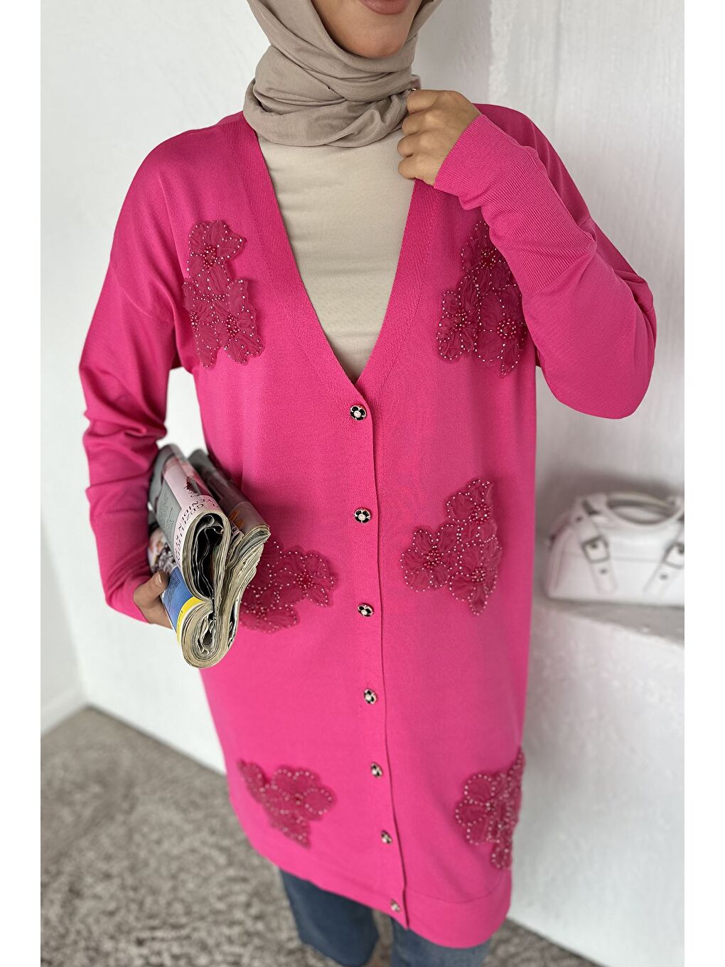 Fuşya Gülseli Çiçek Fistolu Taş İşlemeli Ön Düğmeli Tesettür Triko Hırka-3