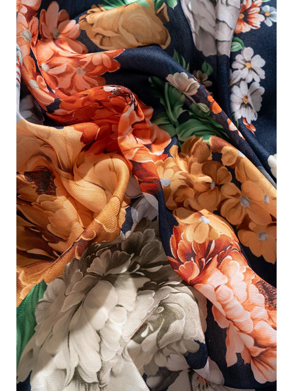 Lacivert Kadın Tesettür Digital Baskılı Gül Desen Eşarp-1