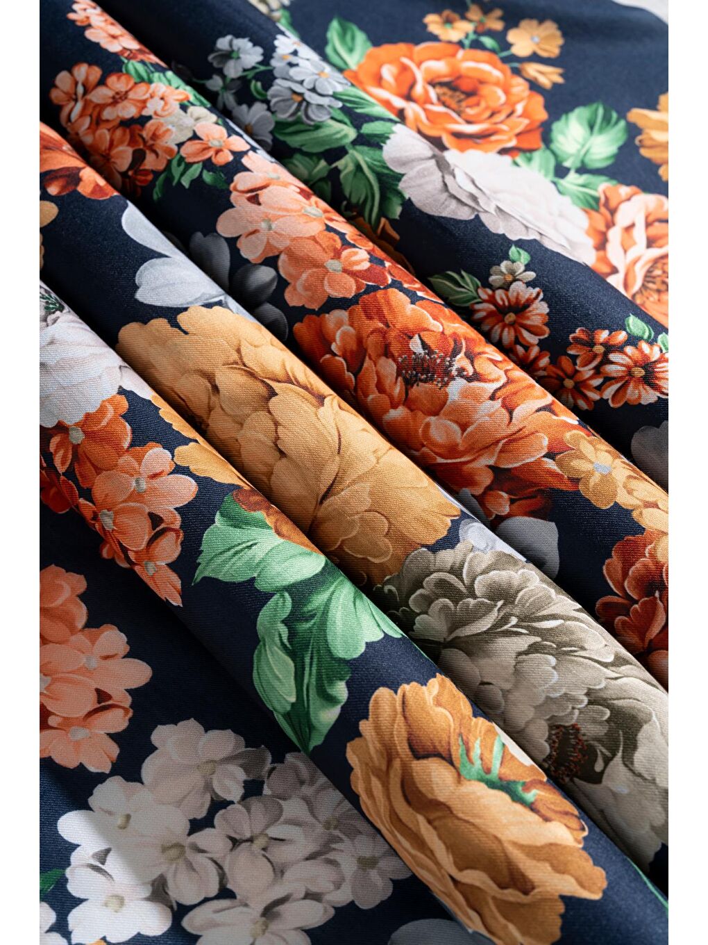 Lacivert Kadın Tesettür Digital Baskılı Gül Desen Eşarp-2