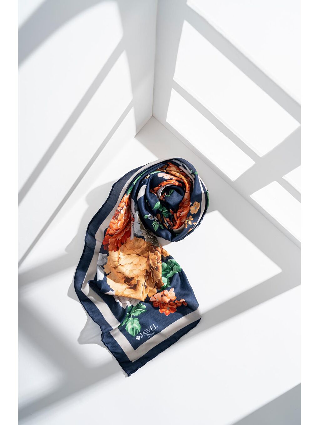 Lacivert Kadın Tesettür Digital Baskılı Gül Desen Eşarp-3