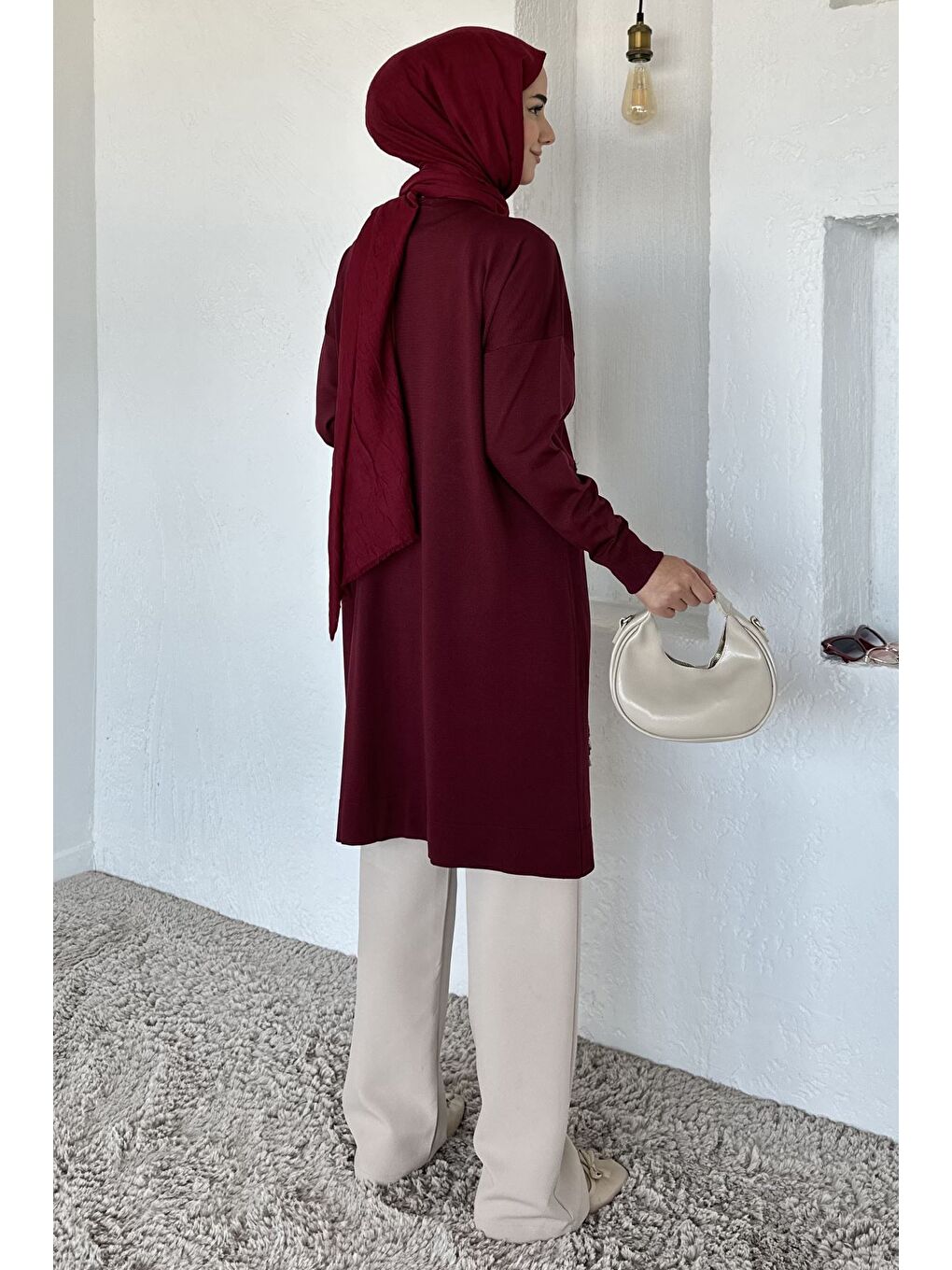 Bordo Gülseli Çiçek Fistolu Taş İşlemeli Ön Düğmeli Tesettür Triko Hırka-1