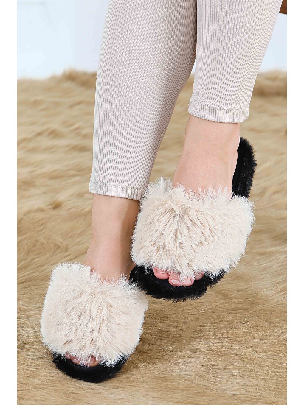 Kadın Bej Ponponlu Ev Terliği - 27782-BEJ