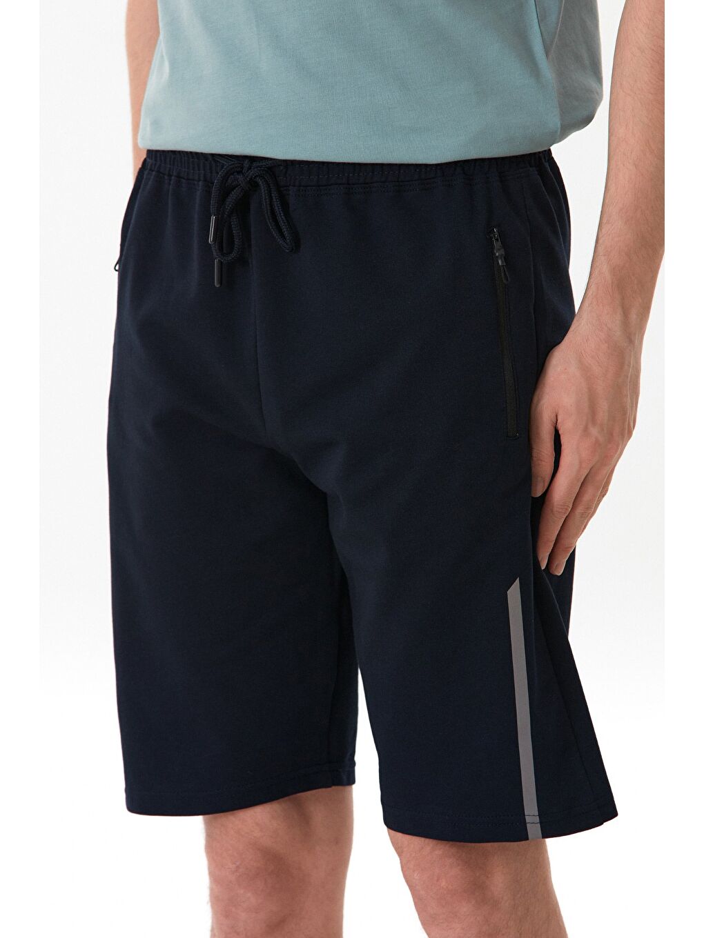 Lacivert Beli Lastikli Cebi Fermuarlı Şort-4