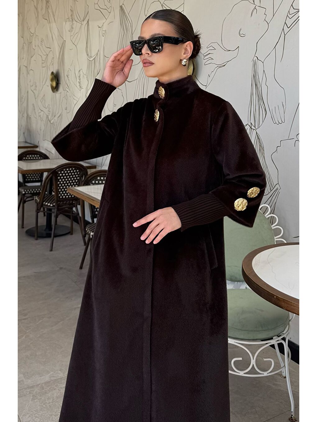 Kahverengi Kadın Gold Düğme Detaylı İç Astarlı Sakallı Kaban-1