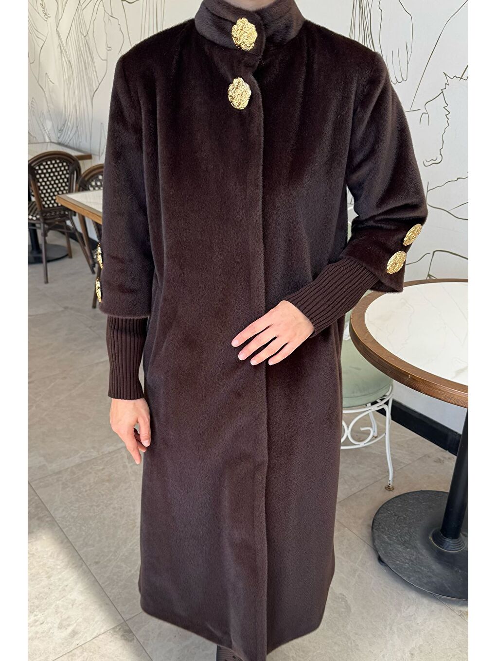 Kahverengi Kadın Gold Düğme Detaylı İç Astarlı Sakallı Kaban-2