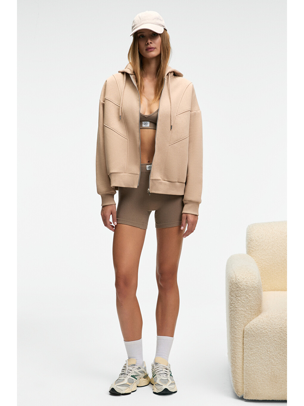 Bej Vyselle Kadın Önü Kesikli Metal Fermuarlı Kapüşonlu Etiket Detaylı Oversize Vizon Sweatshirt-3