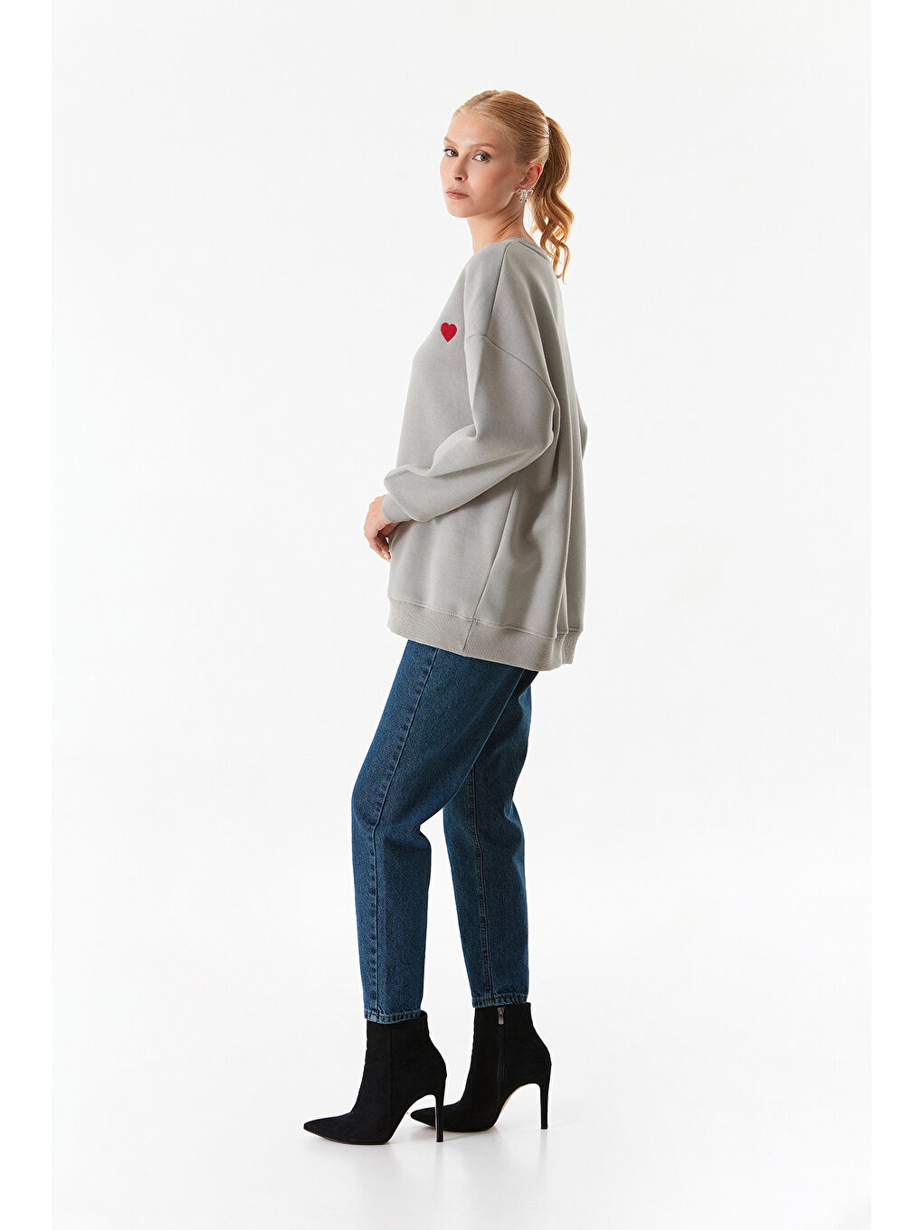 Fullamoda Gri Kalp Nakışlı Bisiklet Yaka Oversize Sweatshirt - 3