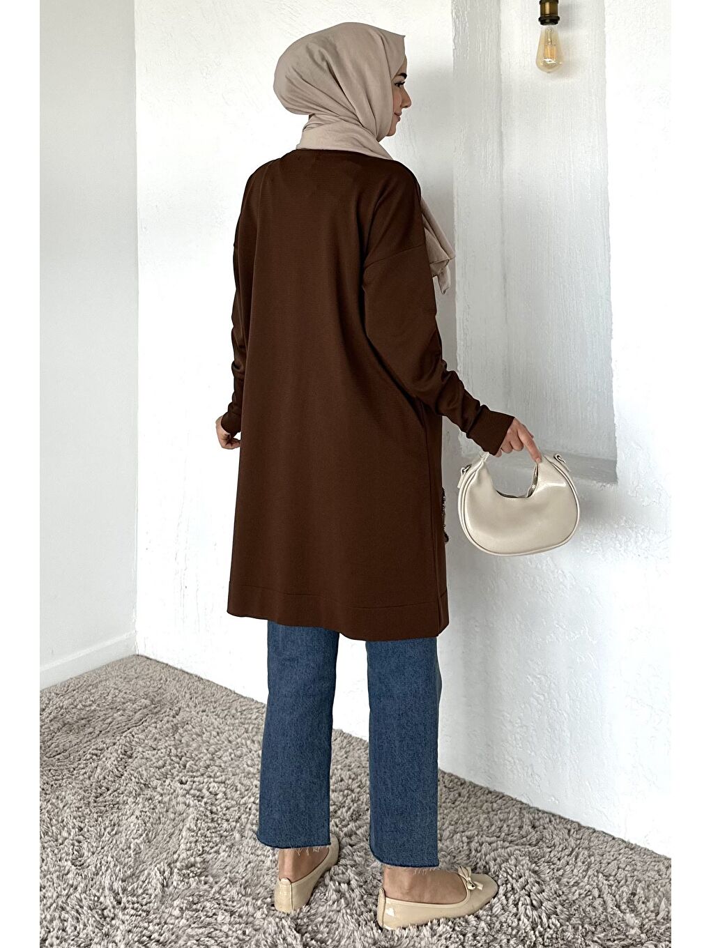 Kahverengi Gülseli Çiçek Fistolu Taş İşlemeli Ön Düğmeli Tesettür Triko Hırka-3