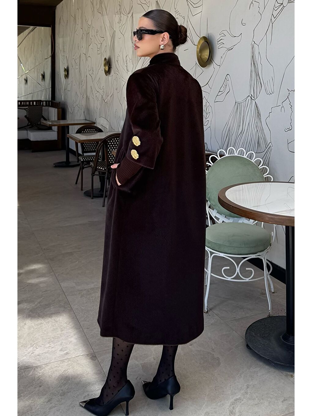 Kahverengi Kadın Gold Düğme Detaylı İç Astarlı Sakallı Kaban-4