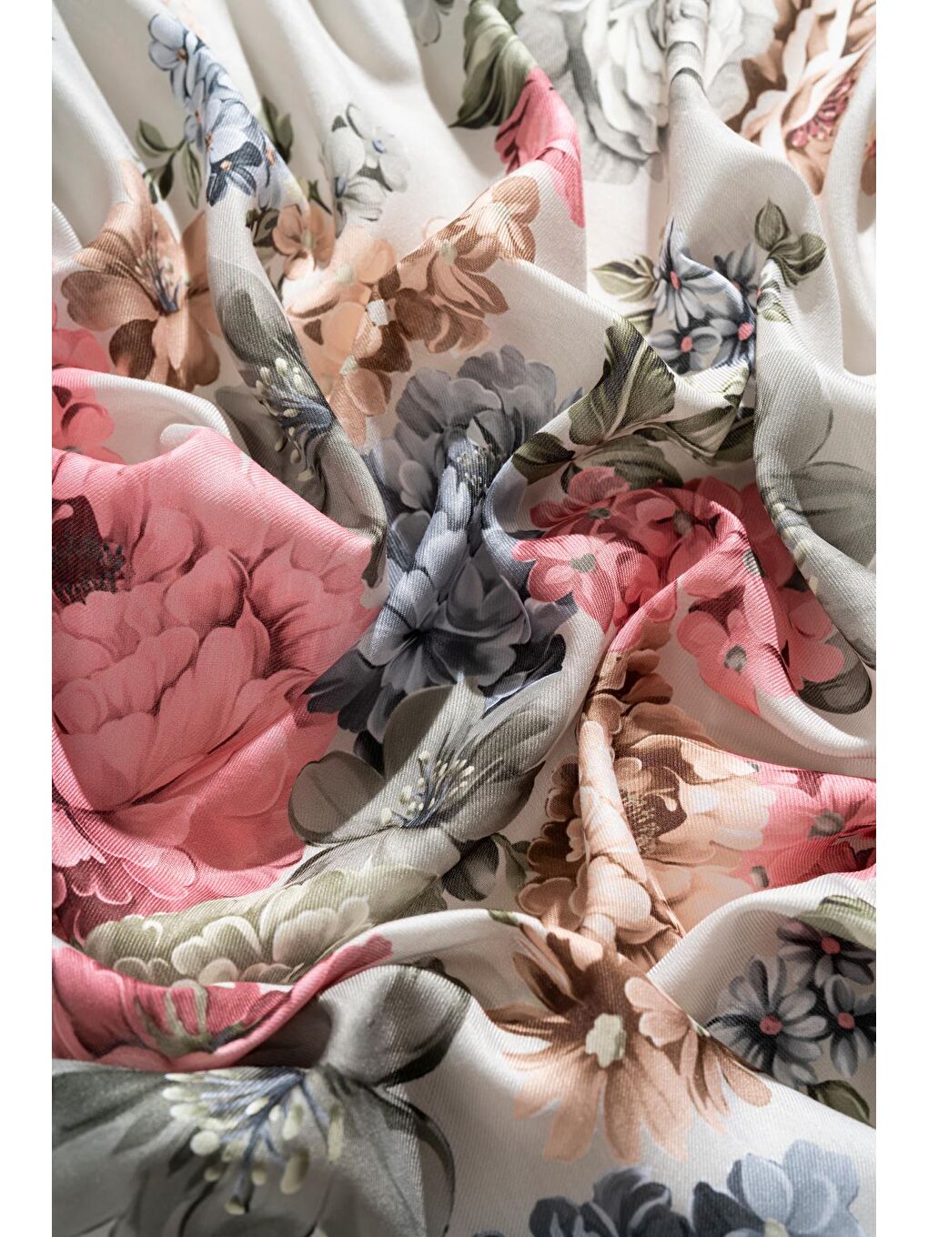 Yeşil Kadın Tesettür Digital Baskılı Gül Desen Eşarp-1