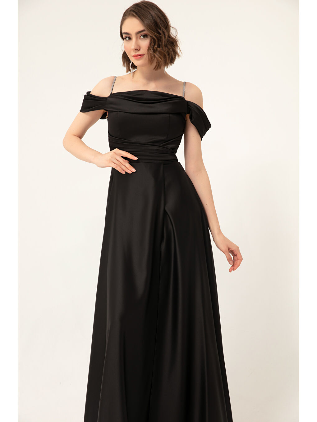 Kadın Siyah Taş Askılı Uzun Saten Abiye Elbise-1