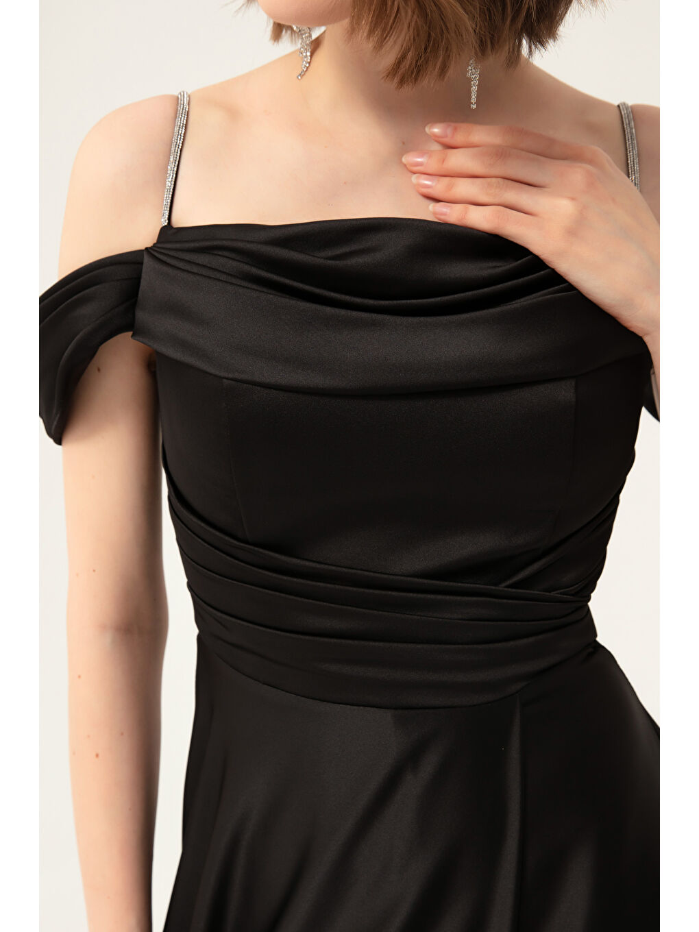 Kadın Siyah Taş Askılı Uzun Saten Abiye Elbise-3