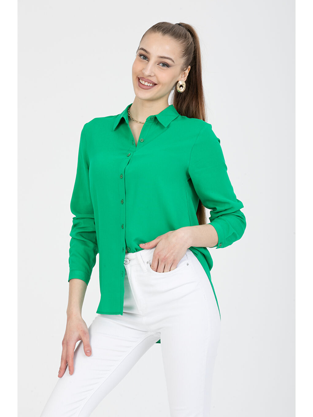 Yeşil Arkası Uzun Tiril Tiril Viskon Kadın Gömleği-3