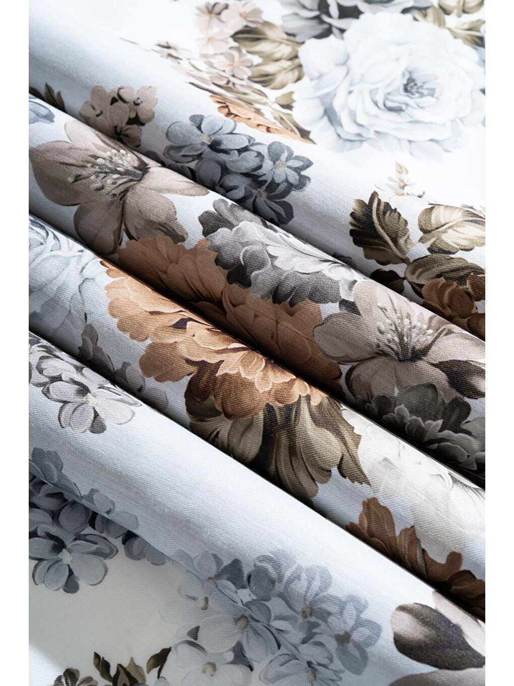 Siyah Kadın Tesettür Digital Baskılı Gül Desen Eşarp-2