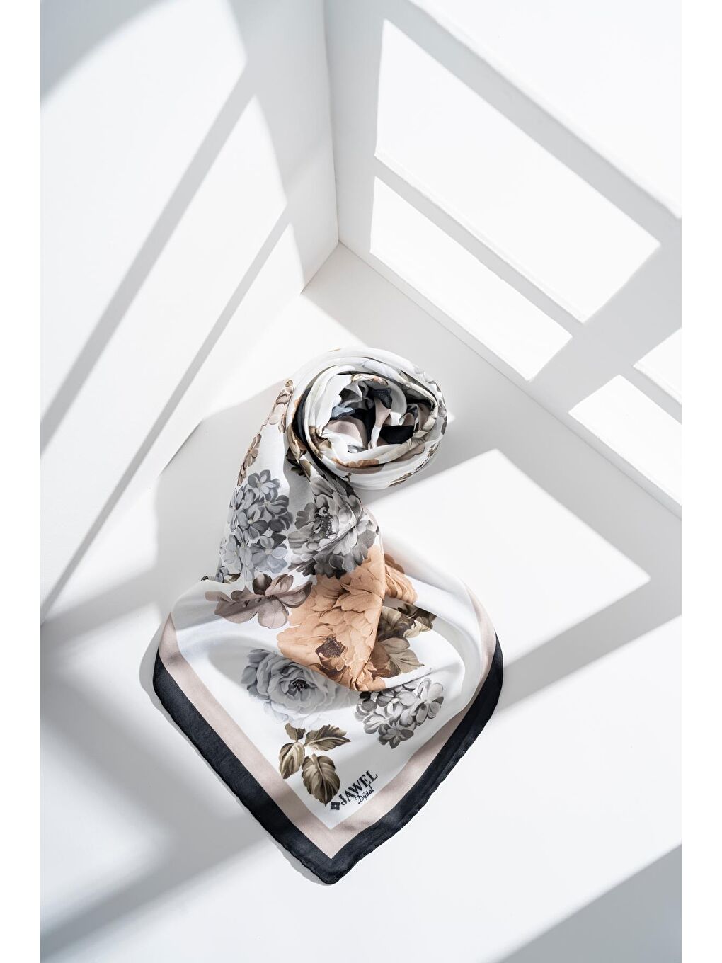 Siyah Kadın Tesettür Digital Baskılı Gül Desen Eşarp-3