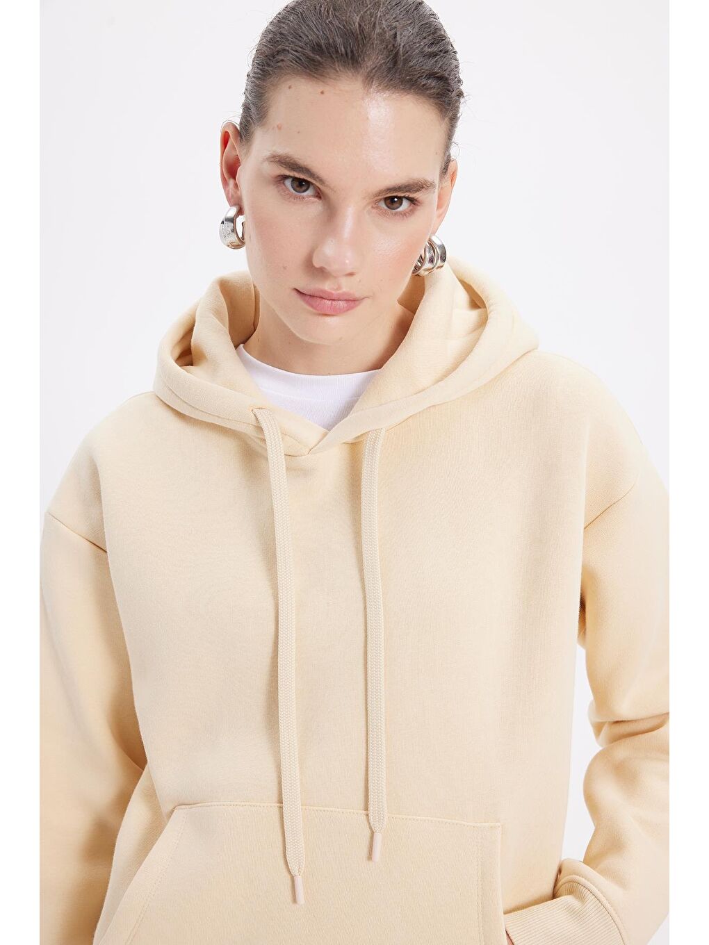 Kadın Oversize Geniş Kesim Pamuklu Yumuşak Dokulu İçi Polarlı Basic Bej Kapüşonlu Sweatshirt-1