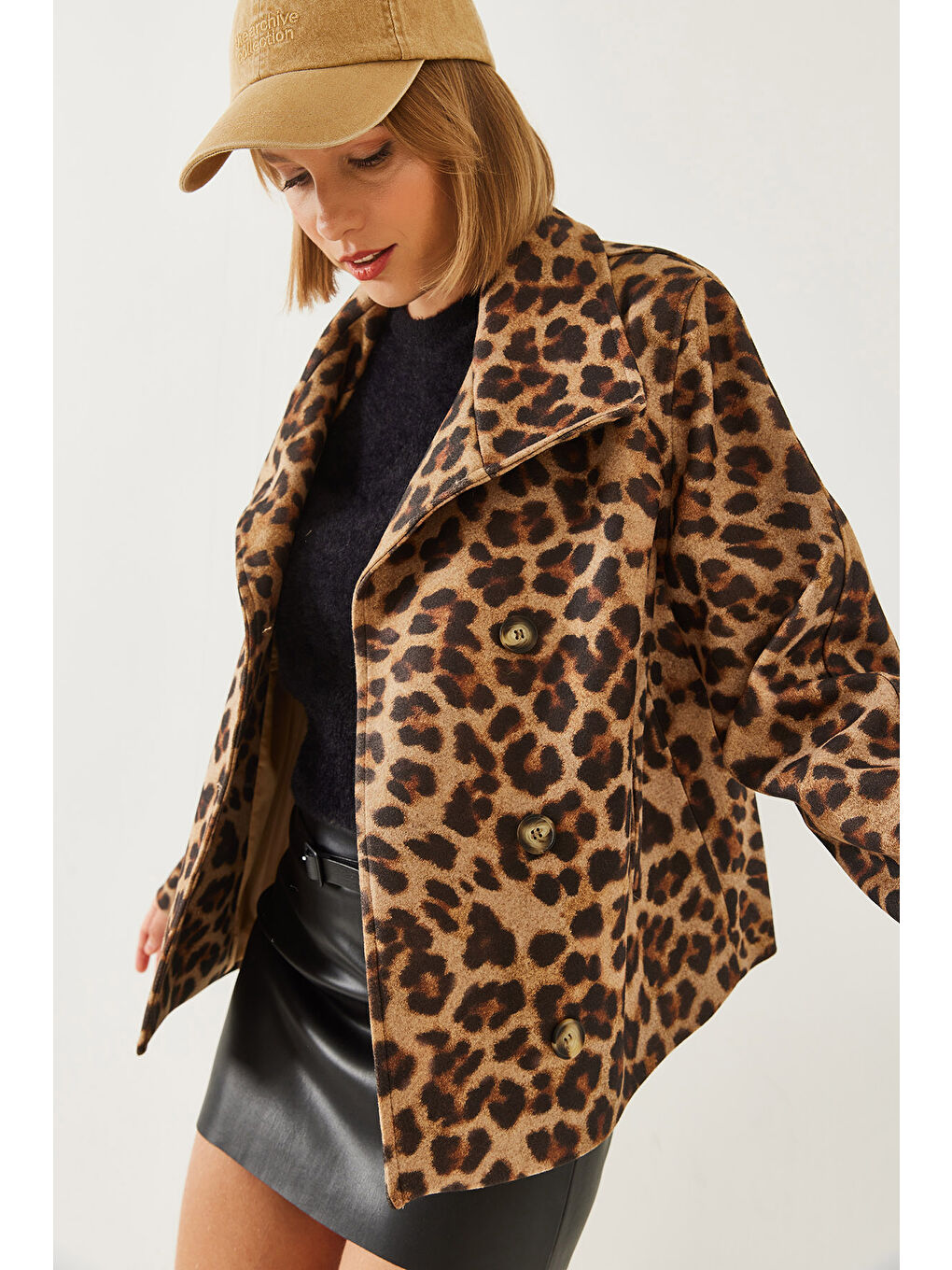 Siyah Kadın Kruvaze Yaka Düğmeli Kaşe Ceket-2