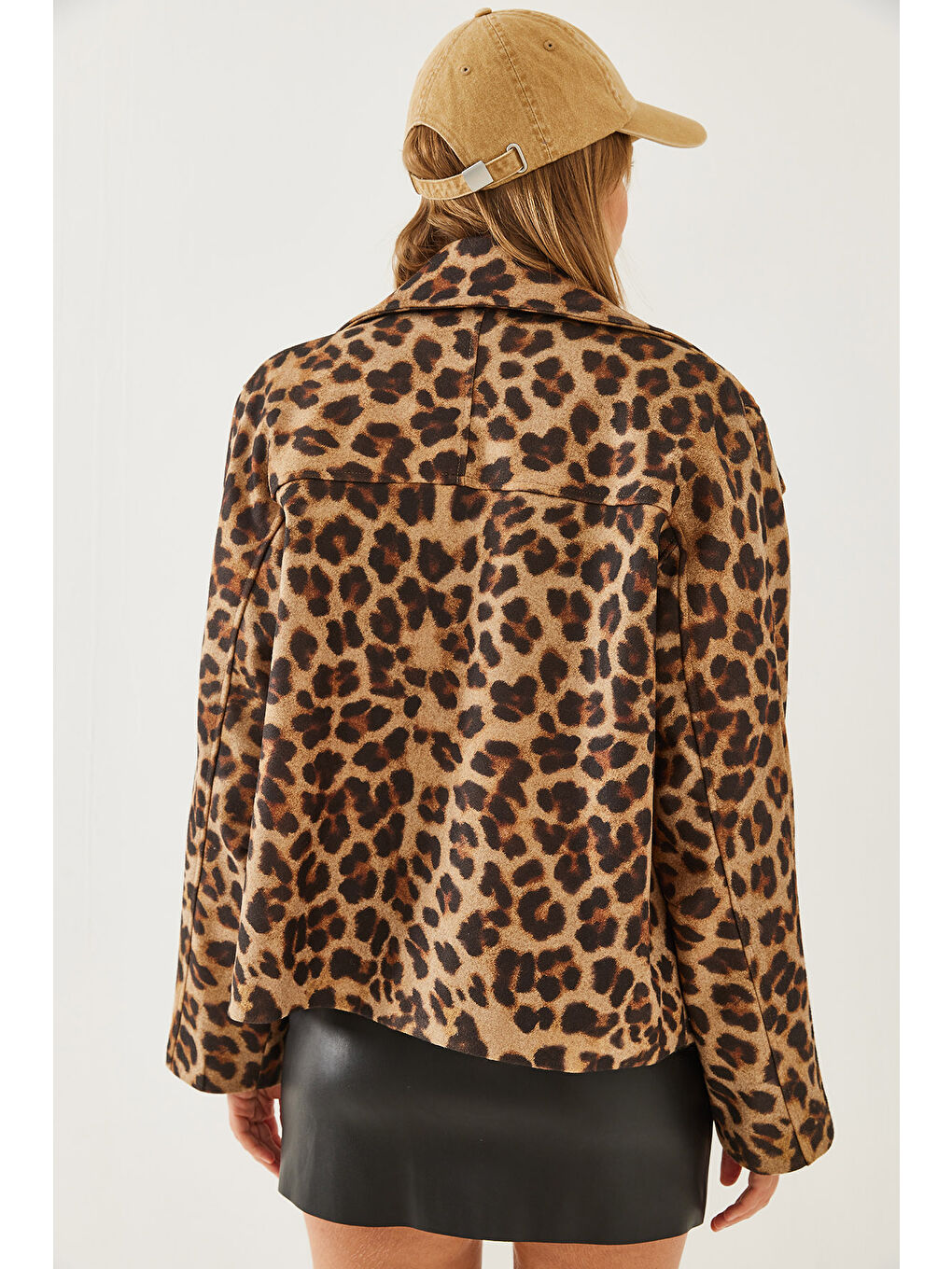 Siyah Kadın Kruvaze Yaka Düğmeli Kaşe Ceket-3