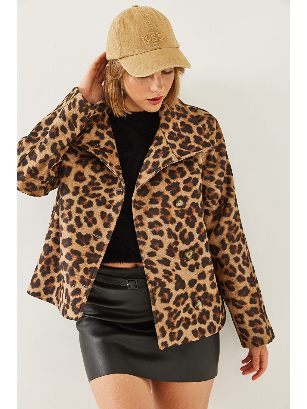 Siyah Kadın Kruvaze Yaka Düğmeli Kaşe Ceket-4