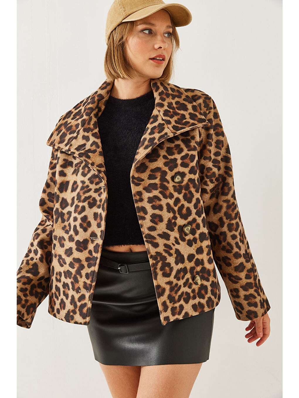 Siyah Kadın Kruvaze Yaka Düğmeli Kaşe Ceket-5