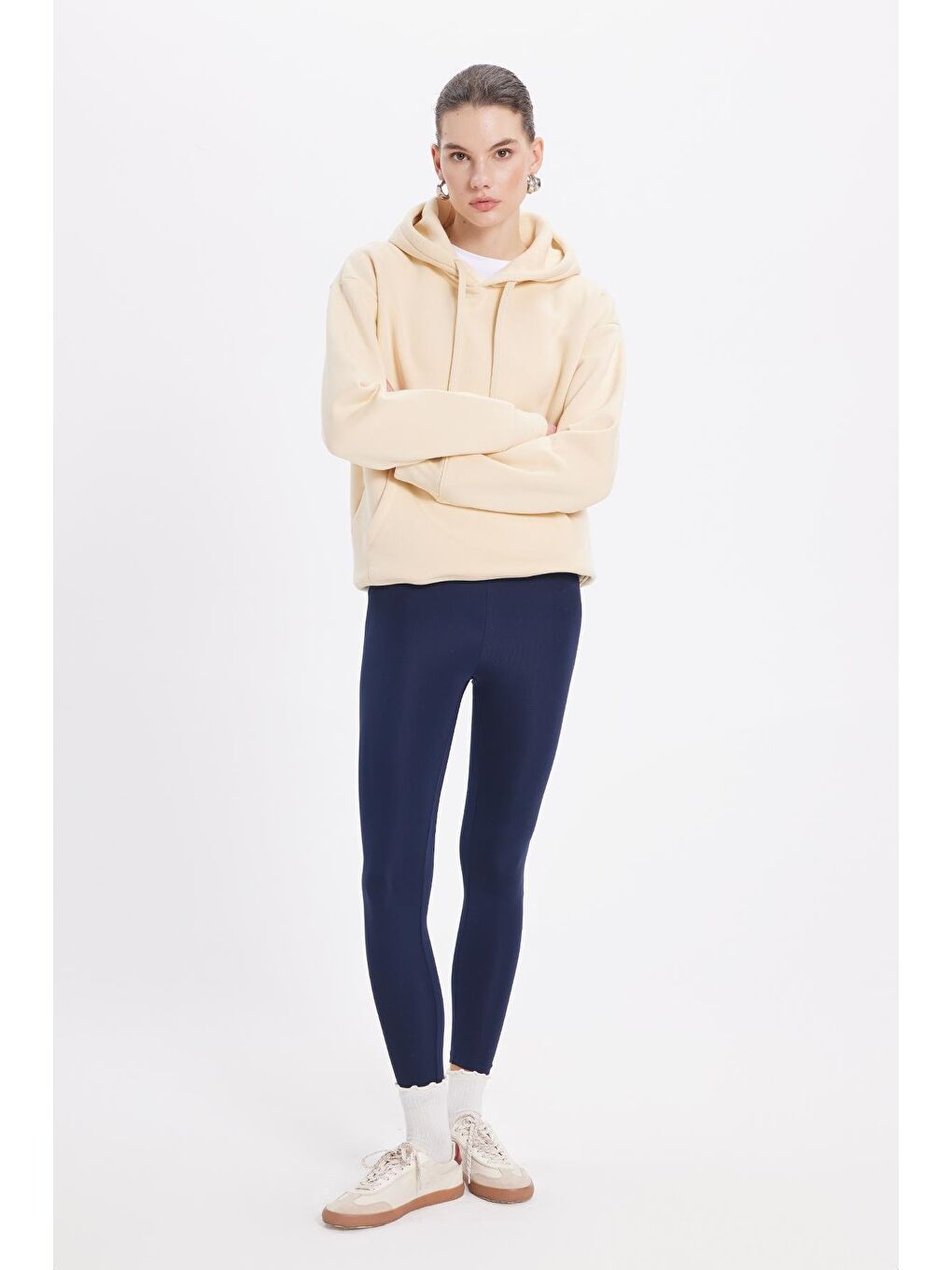 Kadın Oversize Geniş Kesim Pamuklu Yumuşak Dokulu İçi Polarlı Basic Bej Kapüşonlu Sweatshirt-3