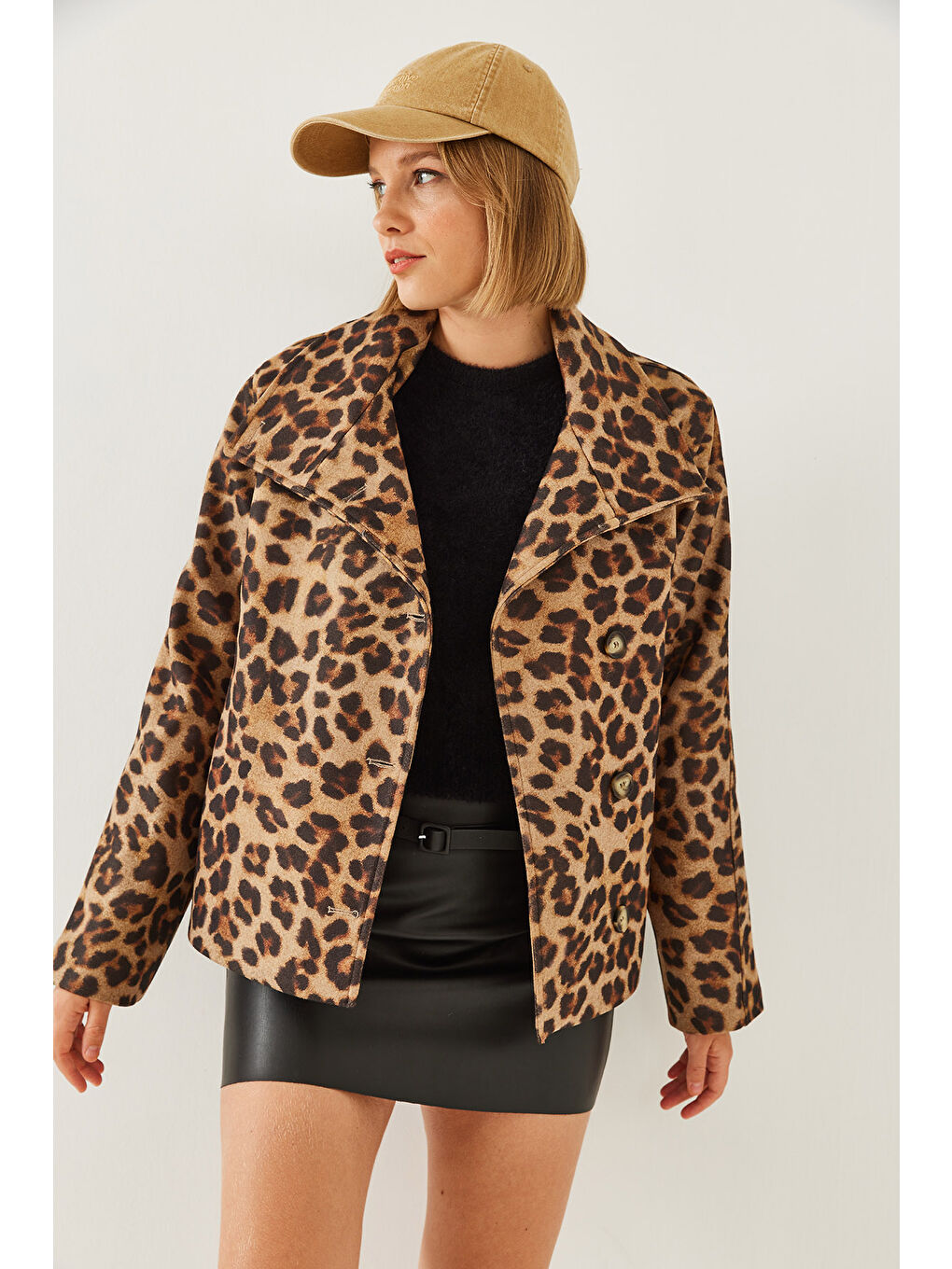 Siyah Kadın Kruvaze Yaka Düğmeli Kaşe Ceket-6