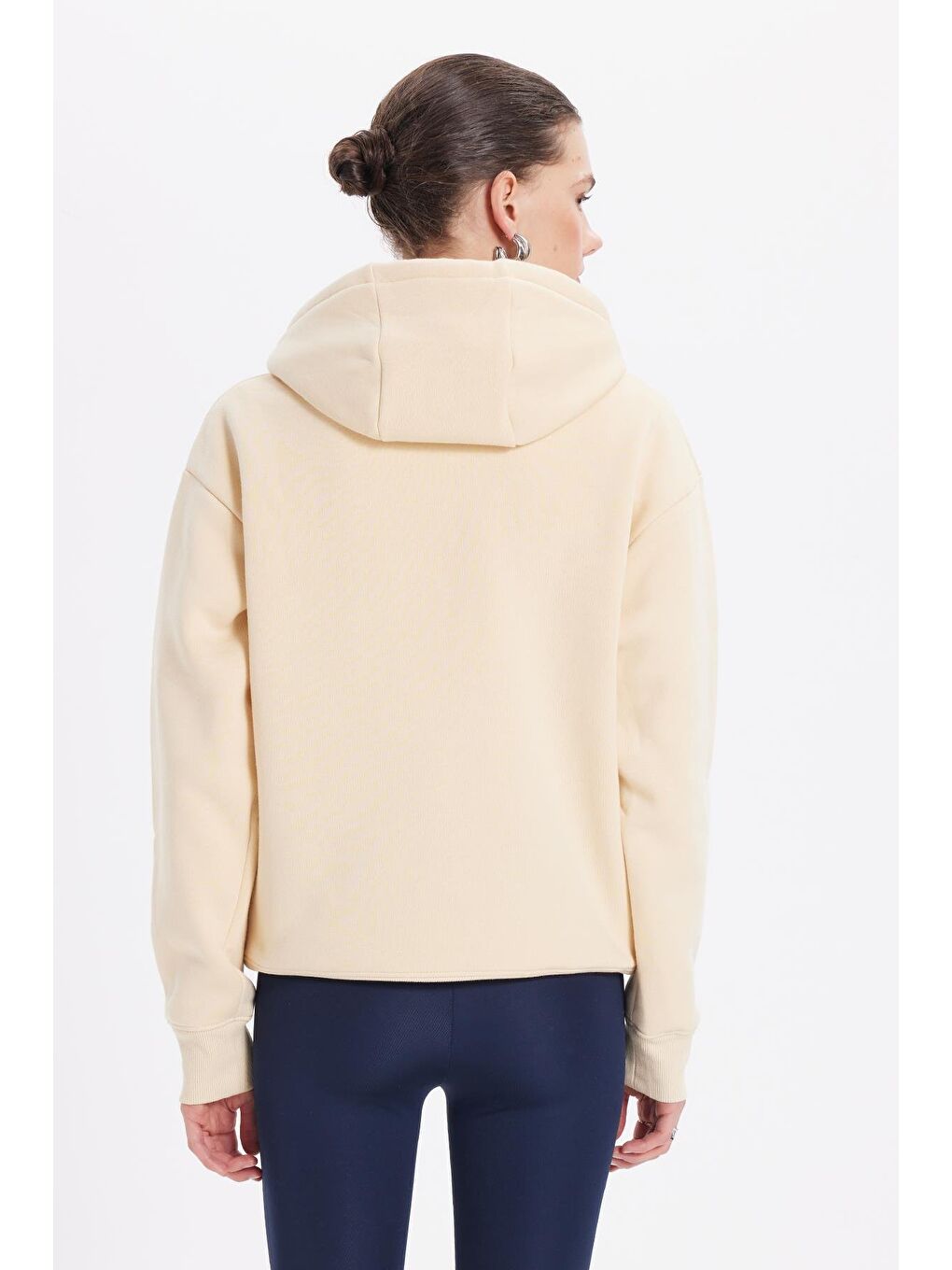 Kadın Oversize Geniş Kesim Pamuklu Yumuşak Dokulu İçi Polarlı Basic Bej Kapüşonlu Sweatshirt-6